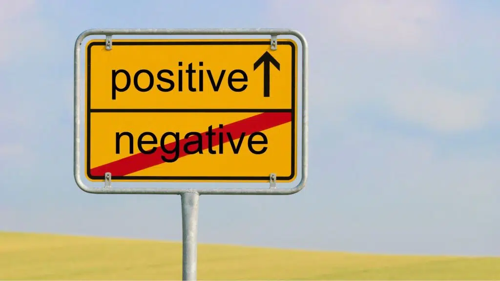 תכונות חיוביות עדיפות על שליליות