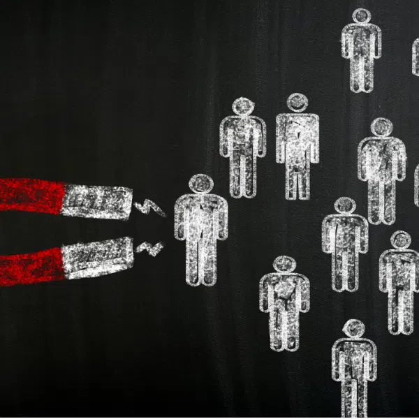 איך להיות מגנט חברתי ולהפוך כל מפגש להזדמנות?