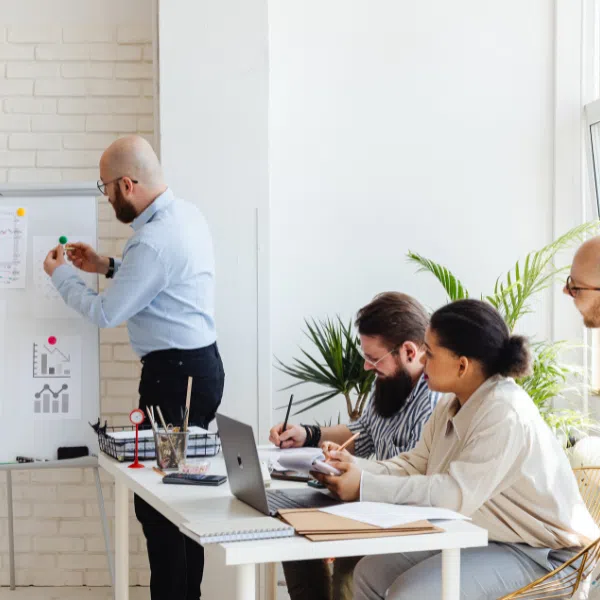 איך לנהל אורח חיים בריא גם כשעובדים שעות ארוכות?